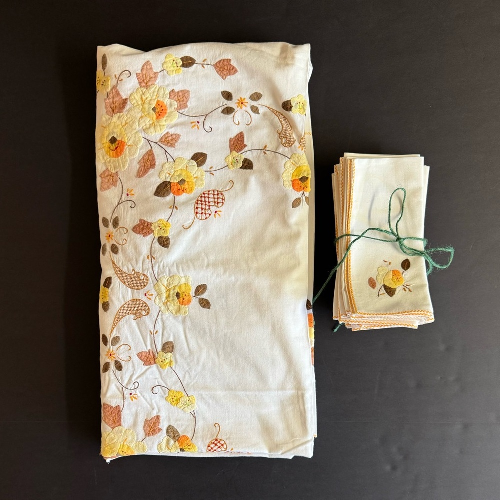 LARGE 13PC Vtg LARGE handmade Spring white and yellow tablecloth and 12 napkins.
